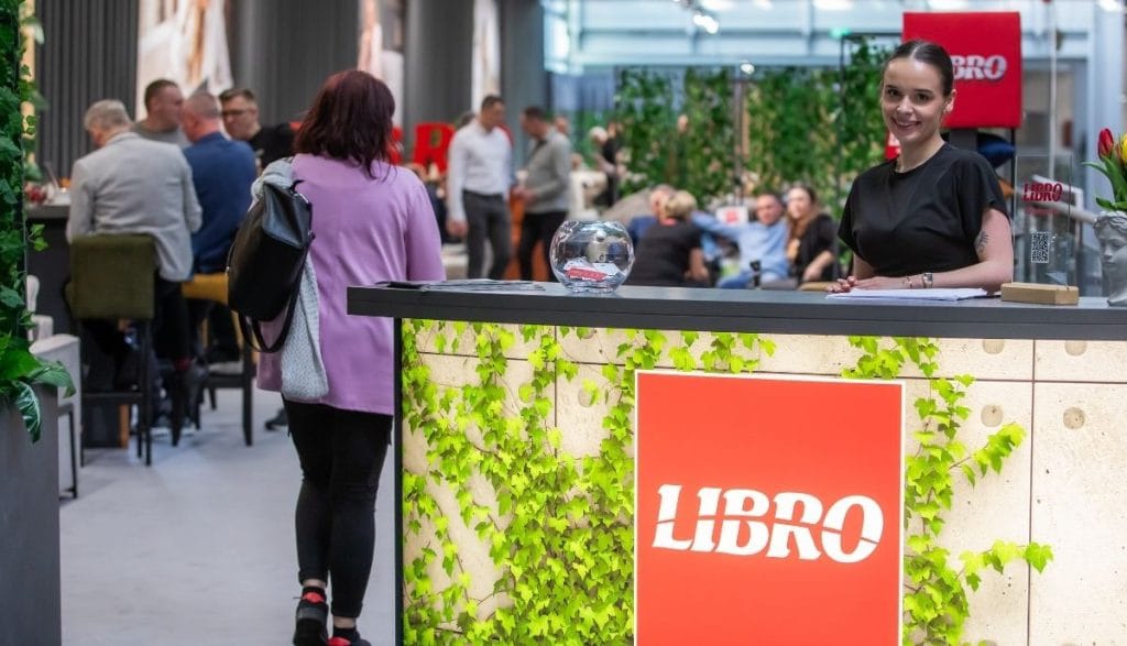 Stoisko firmy Libro z nowymi modelami mebli tapicerowanych - targi Meble Polska 2026