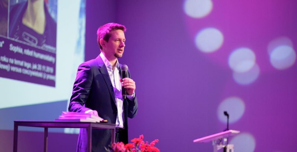 Marcin Charkiewicz to psycholog i ekonomista z wykształcenia, od ponad dwóch dekad zajmuje się tematami pomiaru i zarządzania doświadczeniami.