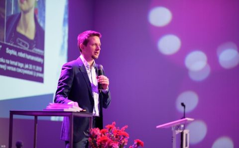 Marcin Charkiewicz to psycholog i ekonomista z wykształcenia, od ponad dwóch dekad zajmuje się tematami pomiaru i zarządzania doświadczeniami.