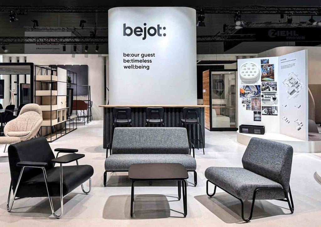 Podczas targów ORGATEC 2024 Bejot skupił się na produktach wspierających well:being w miejscu pracy.