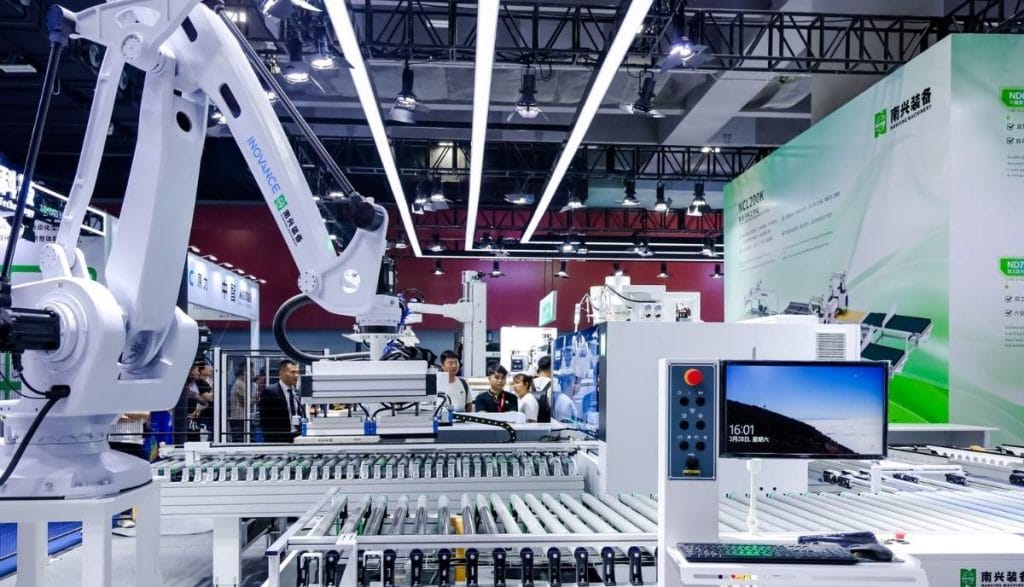 Zautomatyzowana linia produkcyjna Nanxing Machinery z systemami sterowania Inovance na targach CIFM/interzum CIFF Guangzhou 2026.