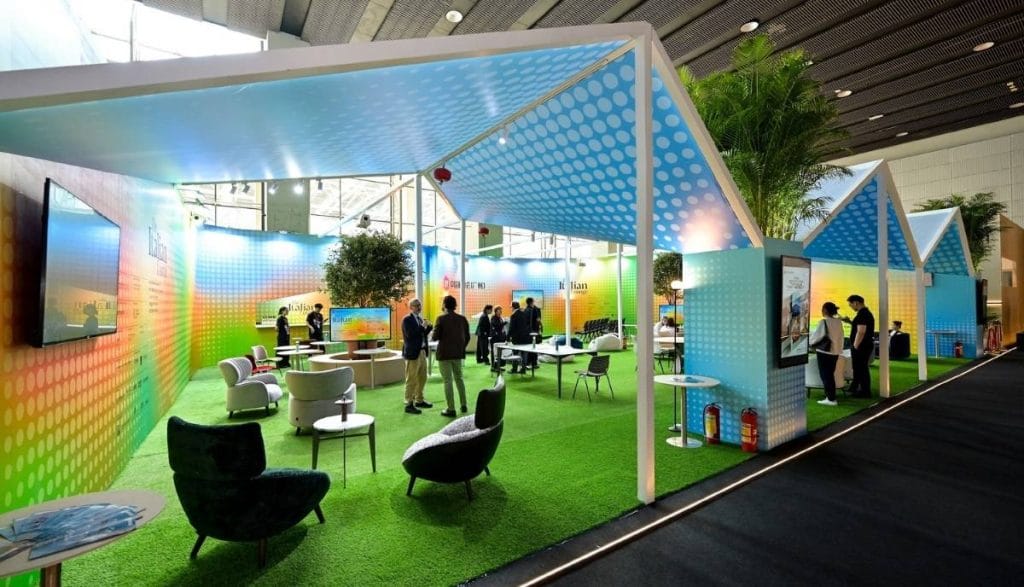 Ekskluzywna strefa Italian Lounge na CIFF Guangzhou 2026 prezentująca marki Natuzzi Italia, Laminam i Masiero.