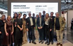 Jury SaloneSatellite Award. Od lewej: Anna Szypulska, Elisa Polesello, Elisabetta Gaiaschi, Francesca Lanzavecchia, Marva Griffin Wilshire, Stefano Micelli, Elia Vismara, Paola Antonelli, Dana Thomas, Aldo Cibic, Emanuela Frattini Magnusson, Alessandro Cannavò, Aldo Colonetti.