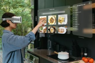 Interfejs smart home w kuchni przyszłości – zarządzanie przepisami i domem przez gesty w systemie Grenton i meblach Majewski.