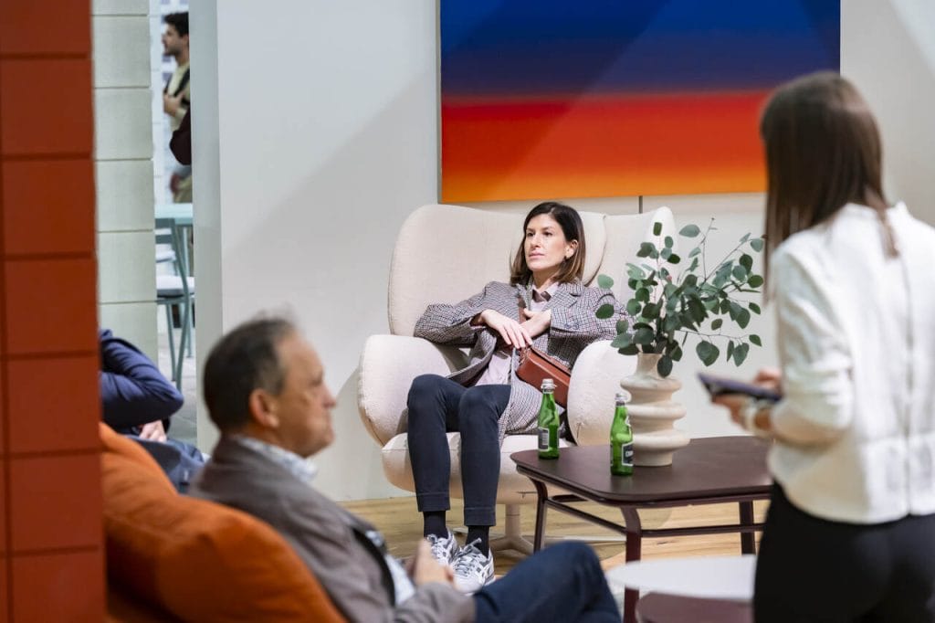 Stoisko .mdd na targi Orgatec 2024 zostało zaprojektowane przez Krystiana Kowalskiego. Fot. Koelnmesse, Oliver Wachenfeld.