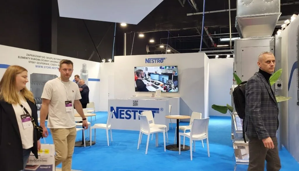 Spotkania z ekspertami i prezentacja rozwiązań takich jak systemy odpylania na stoisku firmy Nestro podczas targów Wood Tech 2026.