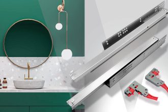 Zestawienie produktowe: po lewej wizualizacja eleganckiej łazienki z zielonymi meblami, po prawej zbliżenie na stalowe prowadnice dolnego montażu Sevroll DXS wraz z plastikowymi elementami sprzęgieł w kolorze szarym i czerwonym.