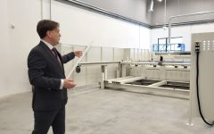 Szkolenia w BCU to możliwość zdobycia praktycznej wiedzy i kompetencji odpowiadających aktualnym potrzebom przemysłu meblarskiego. Na zdjęciu: Tomasz Wiktorski podczas otwarcia BCU 26 stycznia 2026 r.