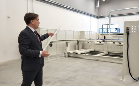 Szkolenia w BCU to możliwość zdobycia praktycznej wiedzy i kompetencji odpowiadających aktualnym potrzebom przemysłu meblarskiego. Na zdjęciu: Tomasz Wiktorski podczas otwarcia BCU 26 stycznia 2026 r.