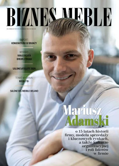 Okładka miesięcznika BIZNES MEBLE - wydanie czerwiec-lipiec 2026. Na okładce: Mariusz Adamski, właściciel Adams Group.