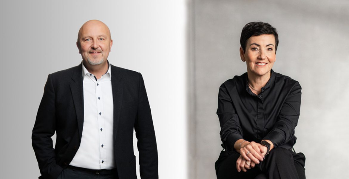 Robert Vuga ustępuje ze swojego stanowiska w Zarządzie Schattdecor SE, w którym odpowiadał za globalną sprzedaż. Claudia Küchen, oprócz dotychczasowych obowiązków związanych z działami designu, marketingu i komunikacji, przejmie odpowiedzialność za globalną sprzedaż. Źródło: Schattdecor.