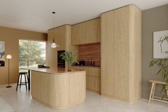 Aranżacja kuchni z zaokrągloną wyspą w dekorze Soaria Oak od Impress Decor – meblowe powierzchnie dekoracyjne