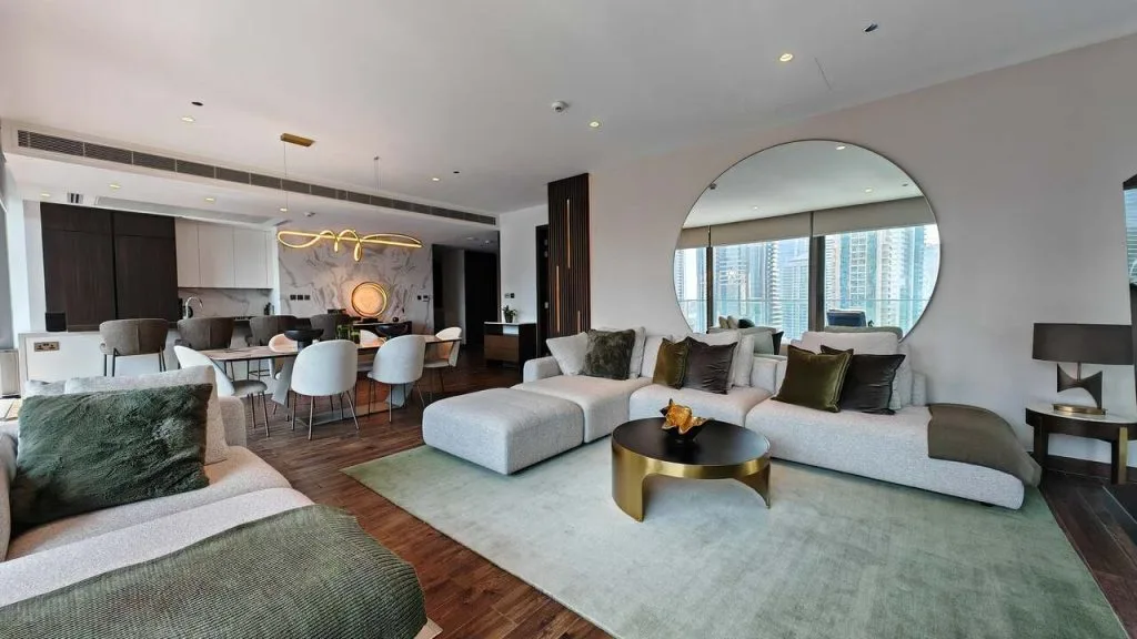 Apartament w Marina Gate Jumeirah Living. Dolnych dwadzieścia pięter budynku to luksusowy hotel, natomiast od 21. piętra w górę znajdują się luksusowe apartamenty.