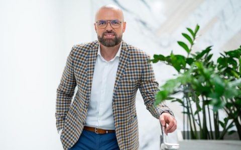 Łukasz Majcher. Źródło: Schattdecor Polska.