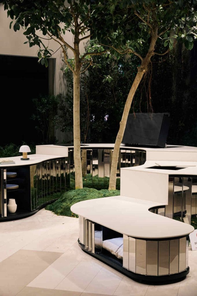 Kuchnia, która słucha i adaptuje się? Veneta Cucine pokazała, jak integracja sztucznej inteligencji pozwala na tworzenie spersonalizowanej przestrzeni. Fot. Salone del Mobile.Milano.