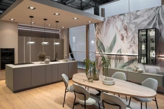 Nobilia łączy technologię z biofilnym designem, wprowadzając zieleń i ekologiczne materiały do nowoczesnej kuchni. Fot. Saverio Lombardi Vallauri / Salone del Mobile.Milano.