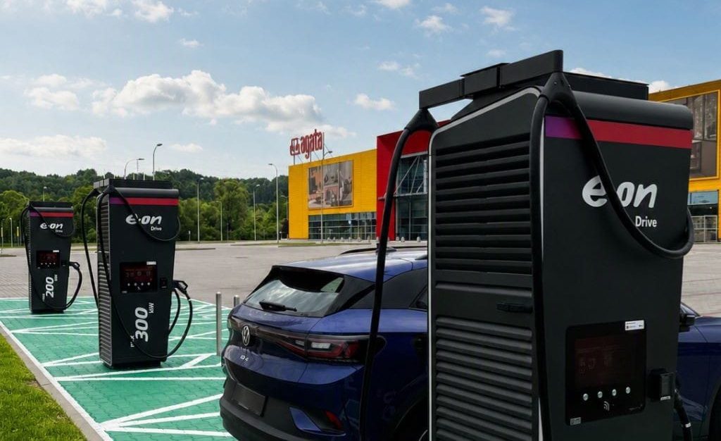 Sklep Agata w Nowym Sączu z szybkim hubem do ładowania samochodów elektrycznych.