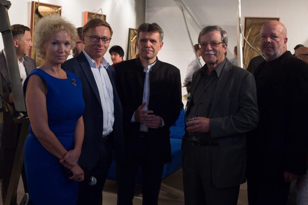 Wernisaż wystawy Antoniego Walerycha, wrzesień 2015 r. Od lewej Violetta Kowalczyk, Tadeusz Czajka – wójt gminy Tarnowo Podgórne, Wojciech Kruk – senator, biznesmen, prezydent Wielkopolskiej Izby Przemysłowo-Handlowej, Jerzy Krężlewski – prezes zarządu Term Maltańskich i Antoni Walerych.