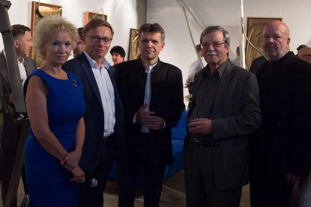 Wernisaż wystawy Antoniego Walerycha, wrzesień 2015 r. Od lewej Violetta Kowalczyk, Tadeusz Czajka – wójt gminy Tarnowo Podgórne, Wojciech Kruk – senator, biznesmen, prezydent Wielkopolskiej Izby Przemysłowo-Handlowej, Jerzy Krężlewski – prezes zarządu Term Maltańskich i Antoni Walerych.