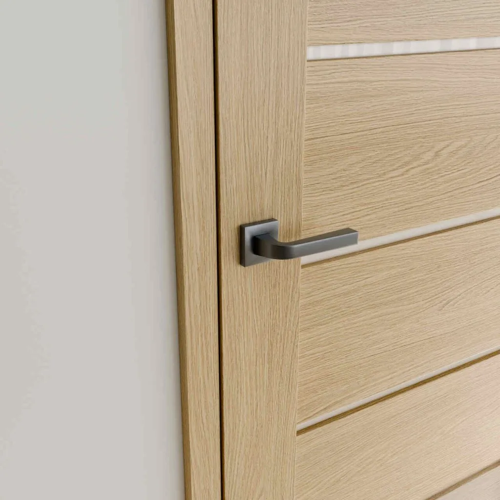 Aveyron Oak (Impress Decor Polska) to jasny dąb o subtelnym, naturalnym usłojeniu i spokojnej kolorystyce. Delikatny rysunek drewna dodaje wnętrzom lekkości i elegancji, jednocześnie zachowując autentyczny charakter naturalnego materiału. Dekor doskonale wpisuje się w trend minimalistycznych, przyjaznych przestrzeni inspirowanych naturą.
