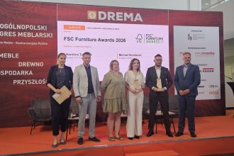 Organizatorzy i laureaci pierwszej polskiej edycji konkursu FSC® Furniture Awards 2026. Źródło: FSC Polska.
