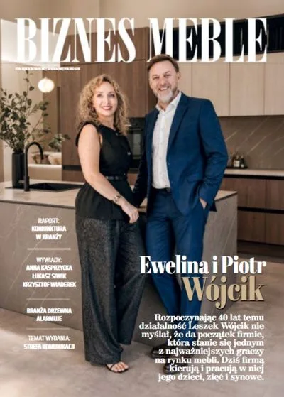 Okładka miesięcznika BIZNES MEBLE - wydanie wrzesień 2026. Na okładce: Ewelina Wójcik – dyrektor marketingu i Piotr Wójcik – prezes Zarządu w firmie Meble Wójcik.