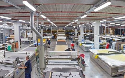 Pierwsze półrocze 2026 roku przyniosło kolejne spadki wartości produkcji sprzedanej mebli.