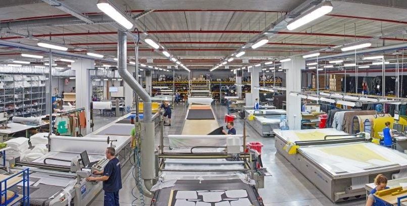 Pierwsze półrocze 2026 roku przyniosło kolejne spadki wartości produkcji sprzedanej mebli.