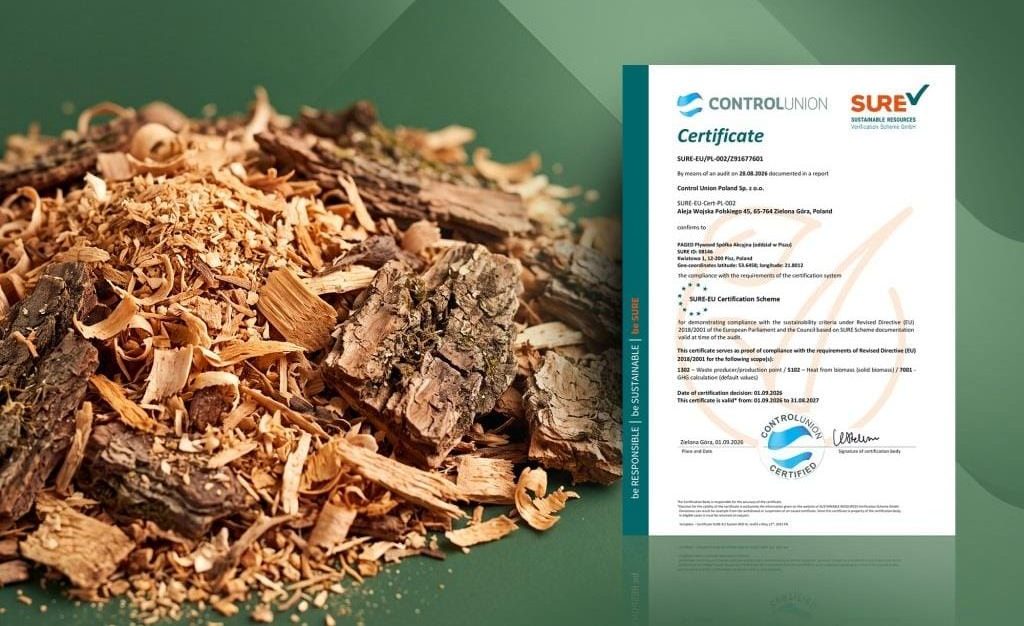 Uzyskana przez Paged Plywood certyfikacja SURE-EU dla zakładów, w których produkowana jest sklejka - w Piszu i w Morągu - potwierdza pełną identyfikowalność biomasy wykorzystywanej i dostarczanej przez firmę.