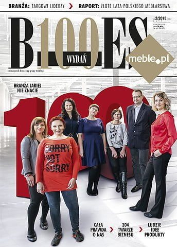 Okładka miesięcznika BIZNES.meble.pl - wydanie luty 2023. 100 wydanie. Na okładce: Zespól miesięcznika BIZNES meble.pl. Od lewej: Anna Szypulska, Ula Ditrych, Kinga Antonowicz, Diana Nachiło, Anna Żamojda, Marek Hryniewicki, Katarzyna Romanowska. Fot. Tomasz Markowski.