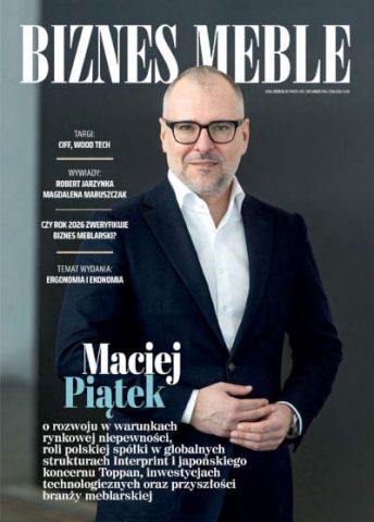 Okładka miesięcznika BIZNES MEBLE - wydanie maj 2026. Na okładce: Maciej Piątek, prezes Zarządu Interprint Polska. Fot. Tomasz Markowski.