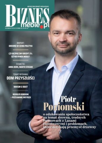 Okładka miesięcznika BIZNES.meble.pl - wydanie październik 2023. Piotr Poziomski, prezydent Polskiej Izby Gospodarczej Przemysłu Drzewnego. Fot. Tomasz Markowski.